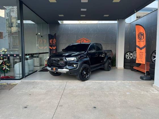 TOYOTA HILUX 2.8 D-4D TURBO DIESEL CD GR-S 4X4 AUTOMÁTICO TOYOTA HILUX 2.8 D-4D TURBO DIESEL CD GR-S 4X4 AUTOMÁTICO